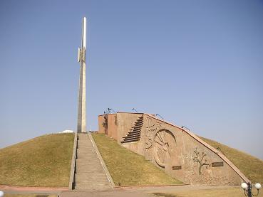 Een anti- Rusland monument in Astana