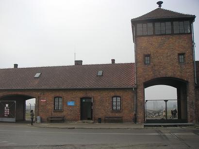 De ingang naar Birkenau